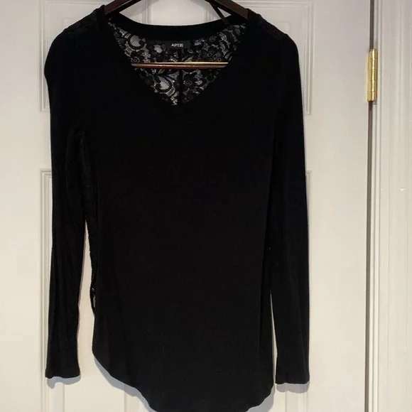 Apt 9 LONG SLEEVE TIGHT FITTED LACE V NECK SHIRT - Picture 6 of 8